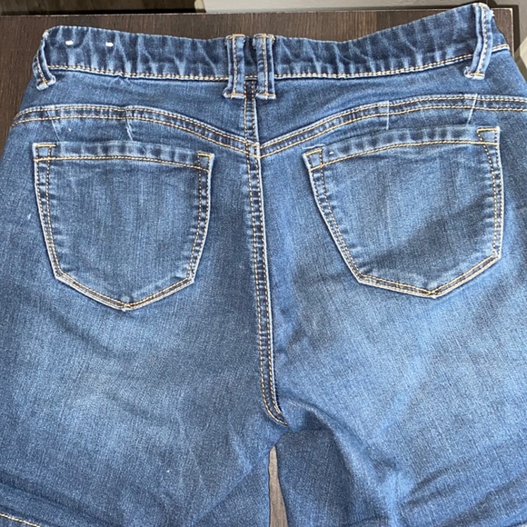 JOLT Jean Shorts. Sz 1/25. Very stretchy. Great condition. - Picture 2 of 4